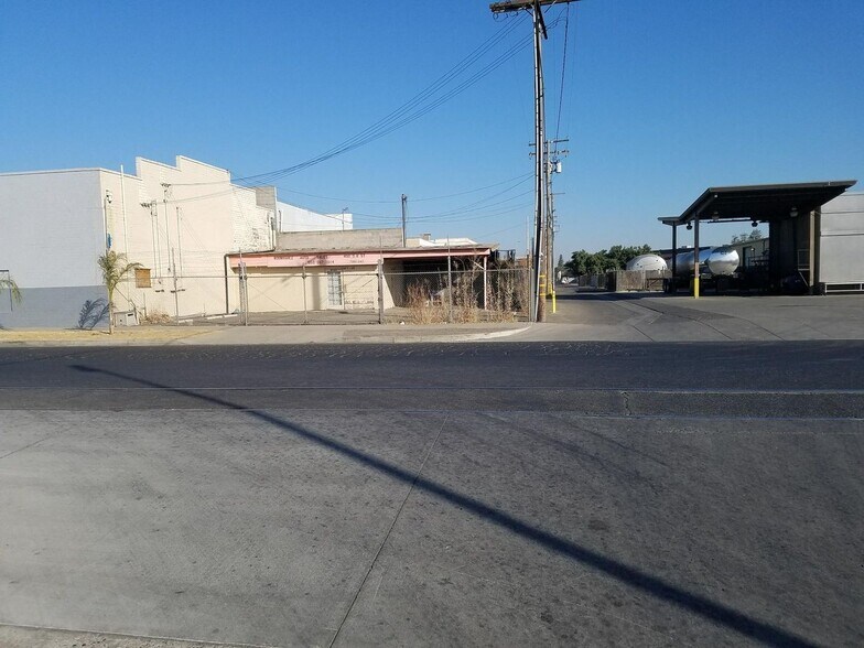 More Photos Of 460 S K St, Tulare Freestanding For Sale
