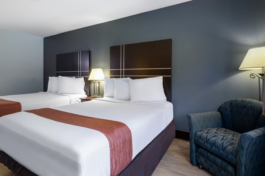 More Photos Of 200 S Pine Ridge Ave, Merrill Hotel For Sale