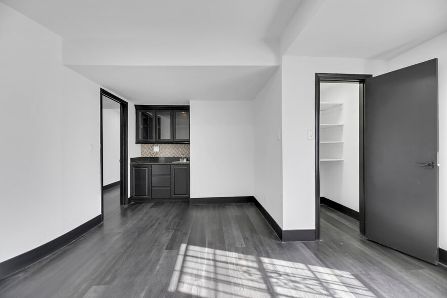 More Photos Of 530 S 7th St, Las Vegas Office Residential For Lease