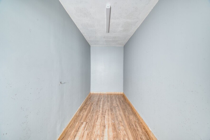 More Photos Of 326 Chestnut St, Virginia Storefront Retail Office For Sale