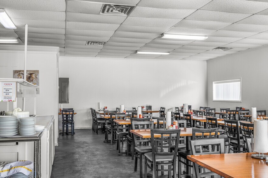 More Photos Of 697 W Cherry St, Jesup Restaurant For Sale