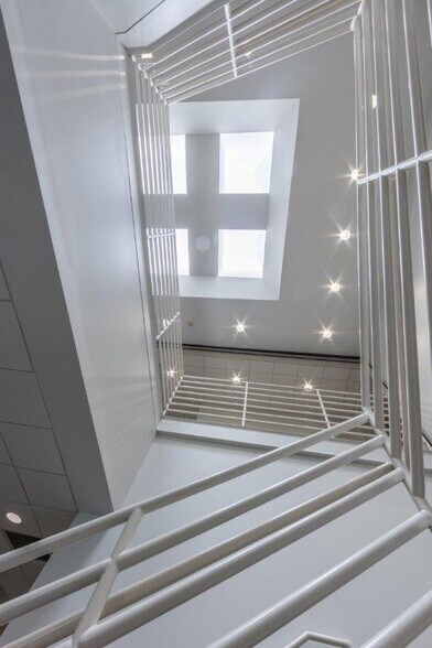 More Photos Of 8510 McAlpine Park Dr, Charlotte Unknown For Lease