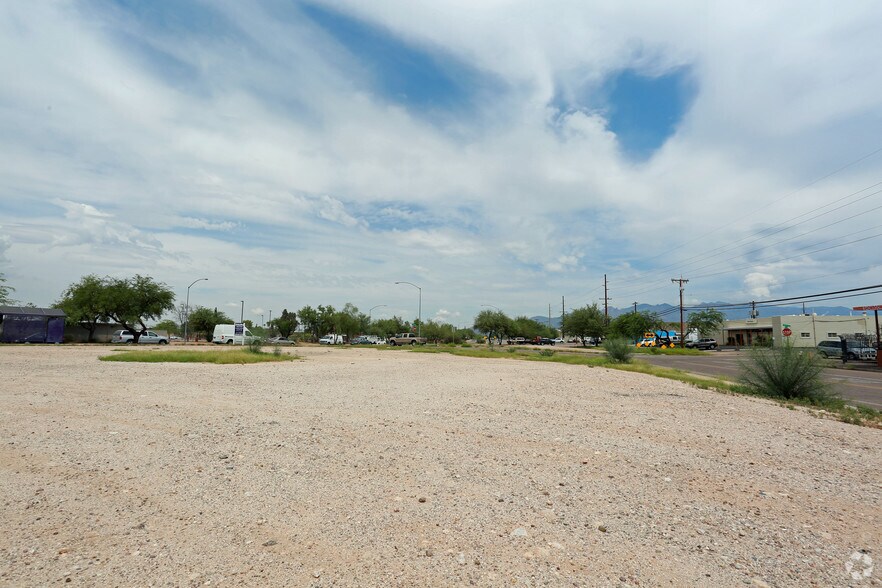 Primary Photo Of 365 S Kino Pky, Tucson Land For Lease