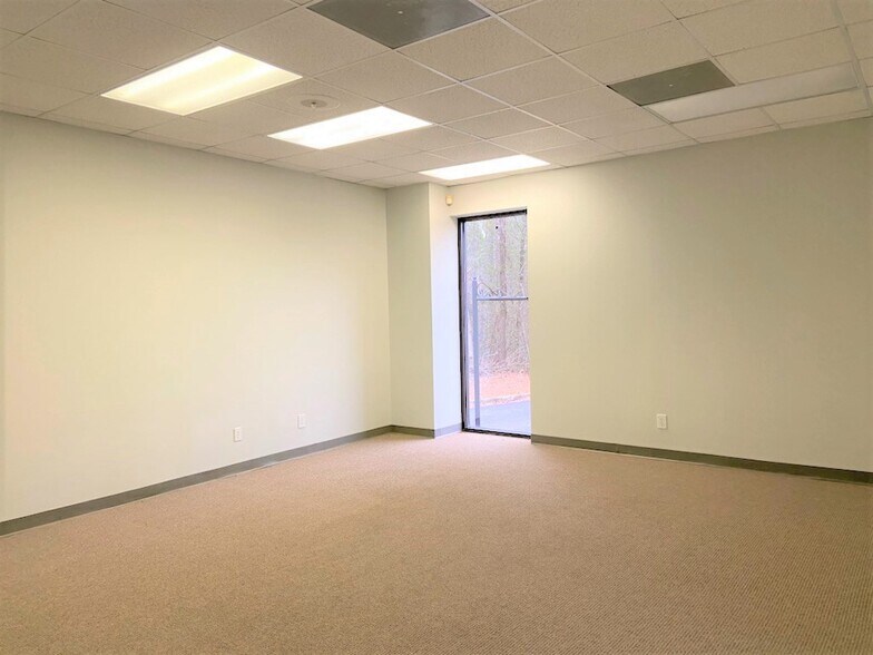 More Photos Of 509 Mineral Trace, Birmingham Light Distribution For Lease