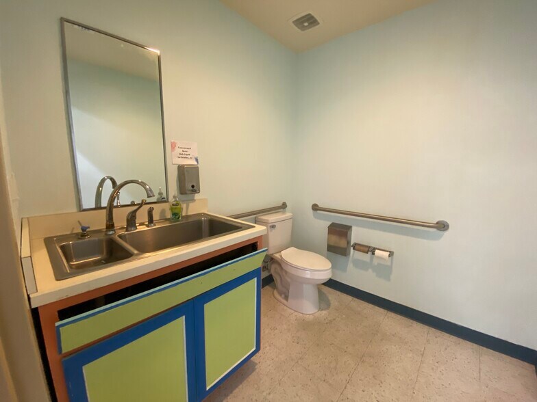 More Photos Of 4127-4137 CR 106, Oxford General Retail For Lease