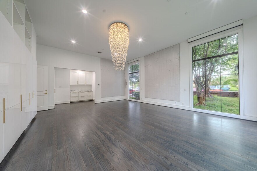 More Photos Of 1423 Lake Pointe Pkwy, Sugar Land Office For Sale