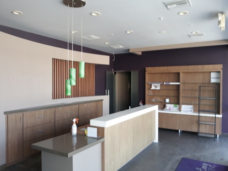 More Photos Of 150-160 W Foothill Blvd, Azusa Storefront For Lease