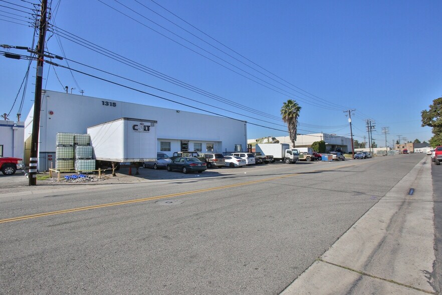 More Photos Of 1315 S Claudina St, Anaheim Warehouse For Lease