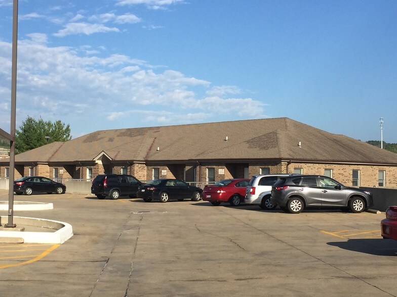 More Photos Of 860 NW Washington Blvd, Hamilton Medical For Lease