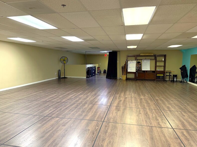 More Photos Of 2121-2159 S 10th St, San Jose Warehouse For Sale