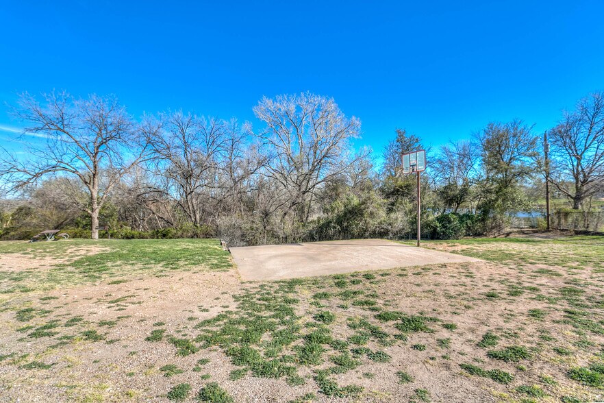 More Photos Of 1707-1717 Greenwood St, San Angelo Apartments For Sale