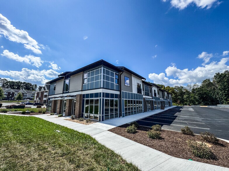 More Photos Of 1043 Gables Dr, Forest Restaurant For Lease