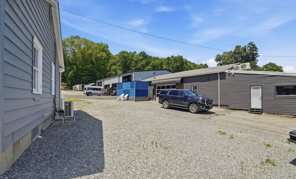 More Photos Of 1097 Eddie Dowling Hwy, North Smithfield Service Station For Sale