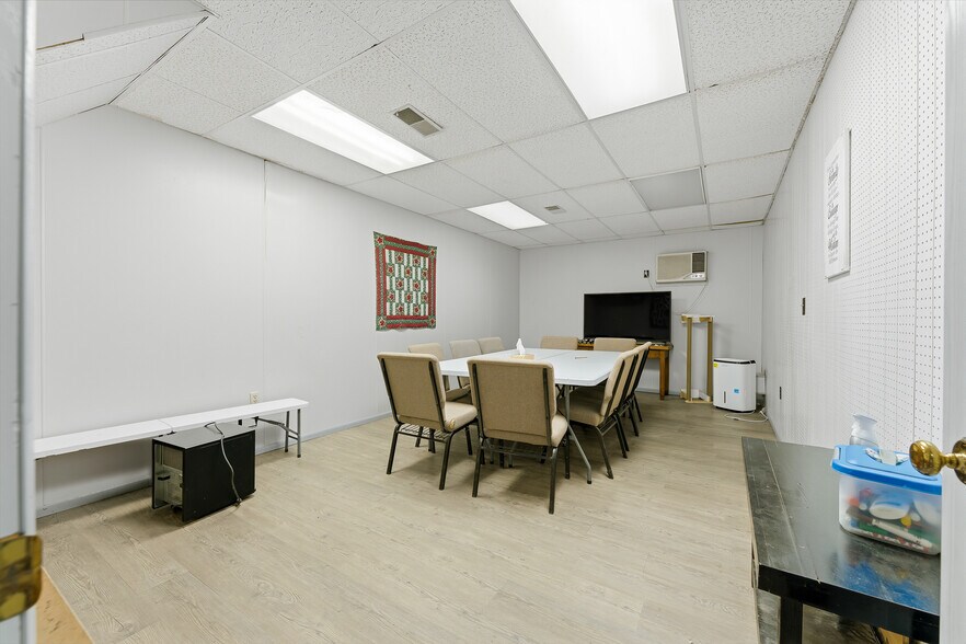 More Photos Of 102 4th St, Terra Alta Light Distribution For Sale