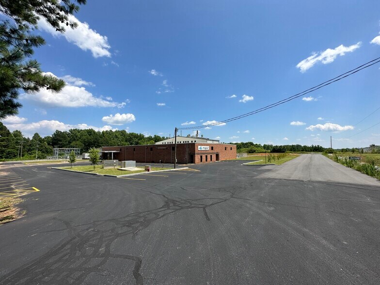 More Photos Of 119 Metrolina Dr, Shelby Manufacturing For Sale