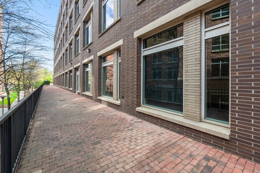 More Photos Of 2000 Duke St, Alexandria Office For Sale