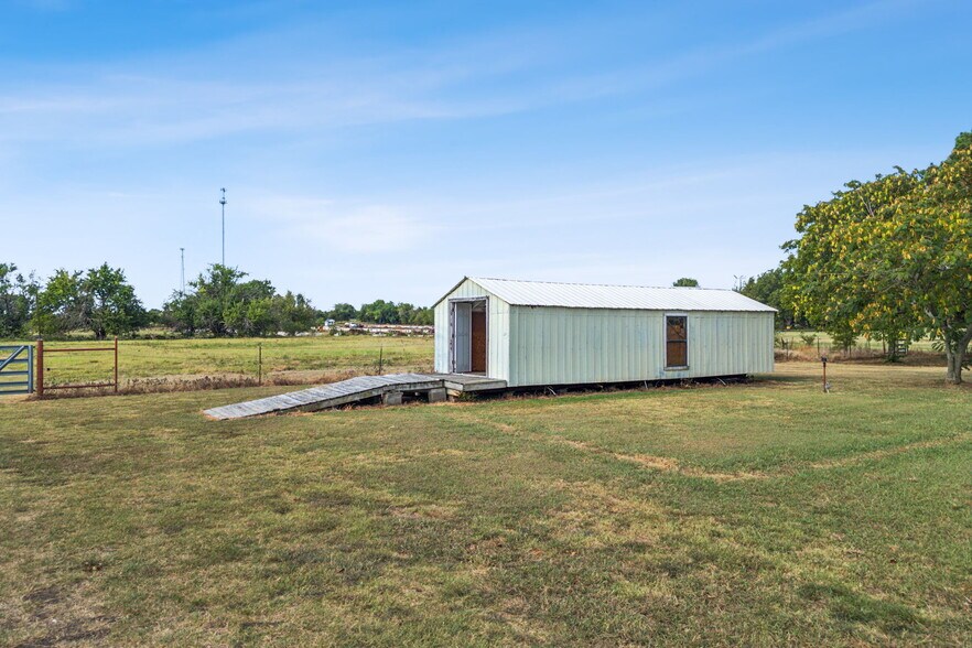 More Photos Of 31092 US Highway 82, Whitesboro Land For Sale