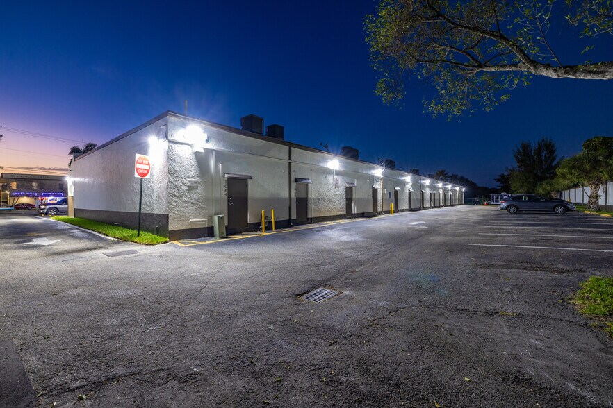 More Photos Of 1120 Sunset Strip, Sunrise Freestanding For Lease