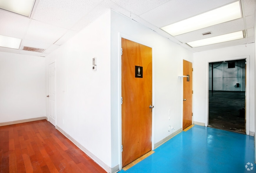 More Photos Of 12105 N 28th St, Saint Petersburg Warehouse For Sale