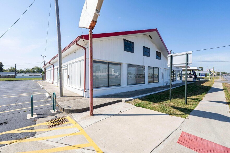 More Photos Of 3895 Sullivant ave, Columbus General Retail For Lease