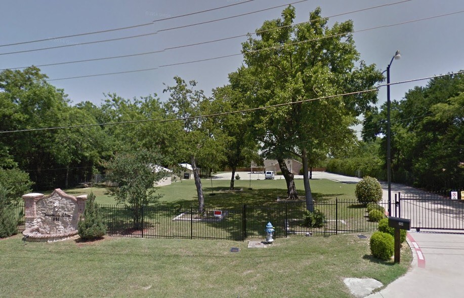 More Photos Of 681 McKenzie St, Lewisville Religious Facility For Sale