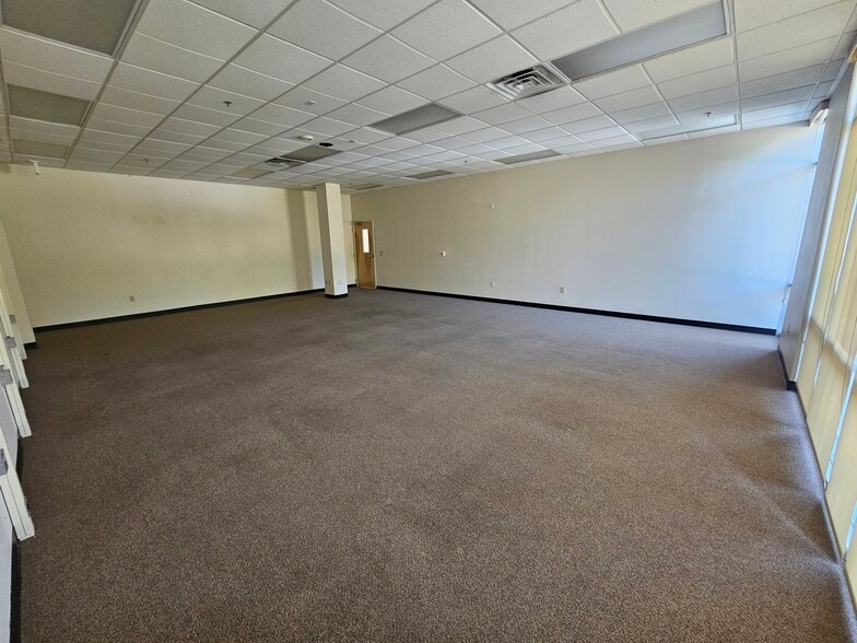 More Photos Of 303 S Water St, Henderson Office For Sale