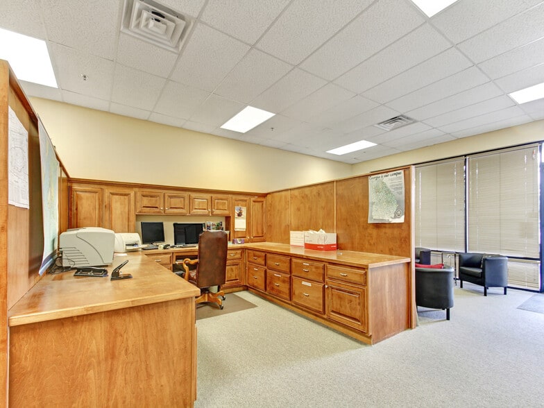 More Photos Of 1305-1395 McDonough Pky, McDonough Storefront Retail Office For Sale