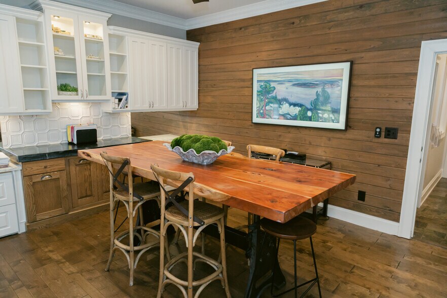 More Photos Of 1513 Oak Grove Rd, Decatur Office For Sale