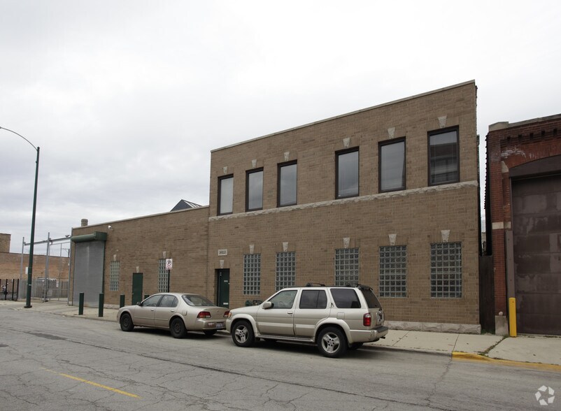 More Photos Of 1612 W Fulton St, Chicago Warehouse For Lease