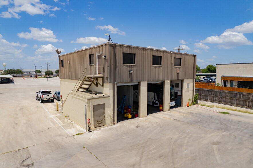 More Photos Of 3000 E Houston St, San Antonio Unknown For Lease