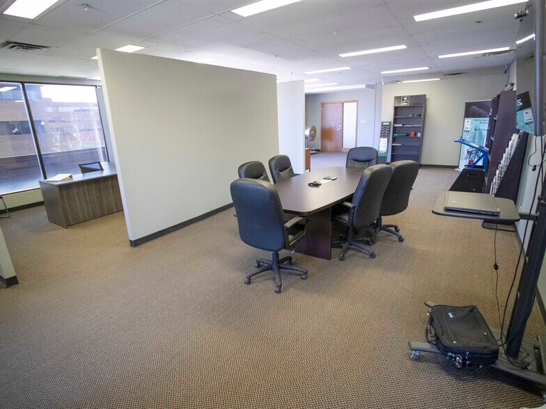 More Photos Of 3112 11th Ave NE, Calgary Office For Lease