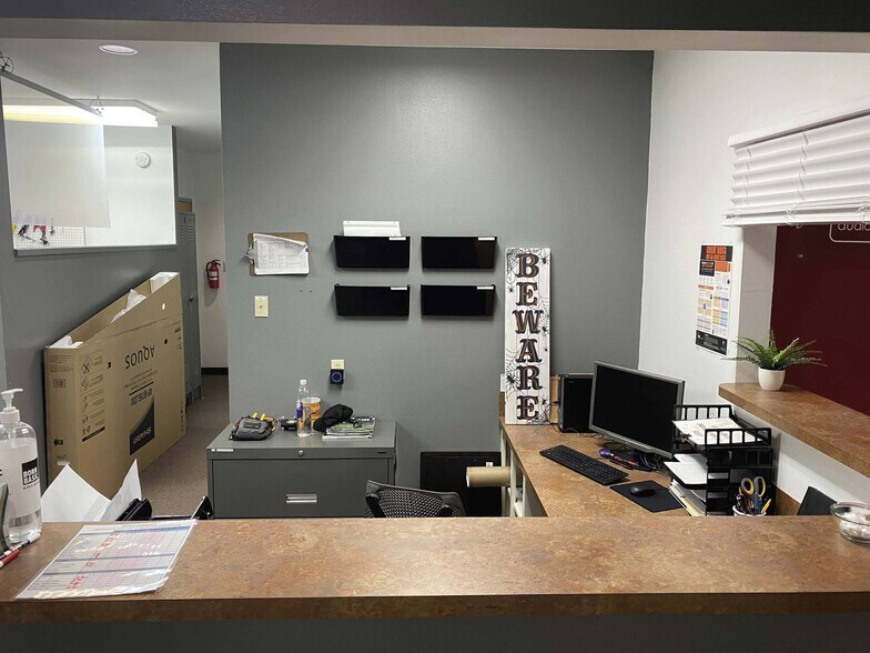 More Photos Of 2631 Bernwood Dr, Baton Rouge Flex For Sale