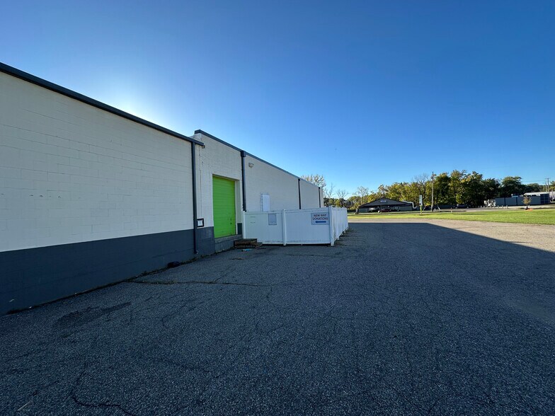 More Photos Of 3003-3023 S Burdick St, Kalamazoo Warehouse For Lease
