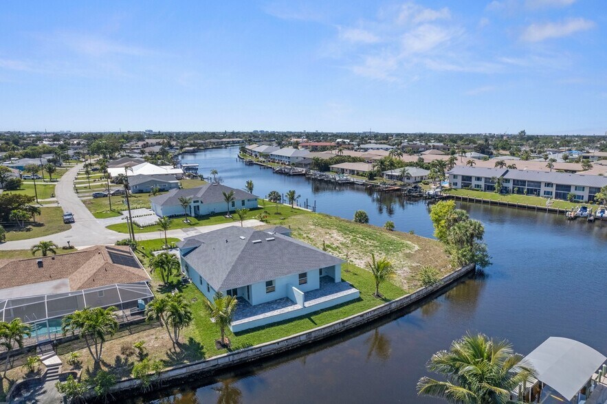 More Photos Of 1107 SE 38th St, Cape Coral Apartments For Sale