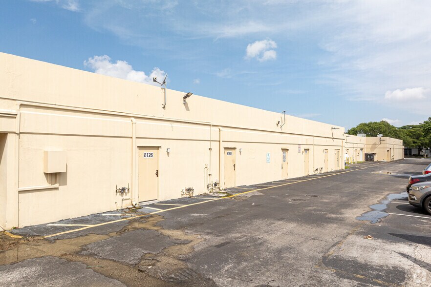 More Photos Of 8106-8186 N University Dr, Tamarac Freestanding For Lease