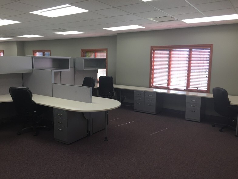 More Photos Of 3 Executive Ct, South Barrington Medical For Lease