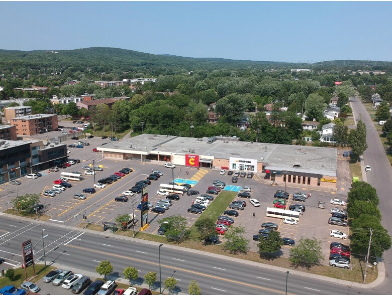 More Photos Of 14000 Boul Henri-Bourassa, Québec General Retail For Lease