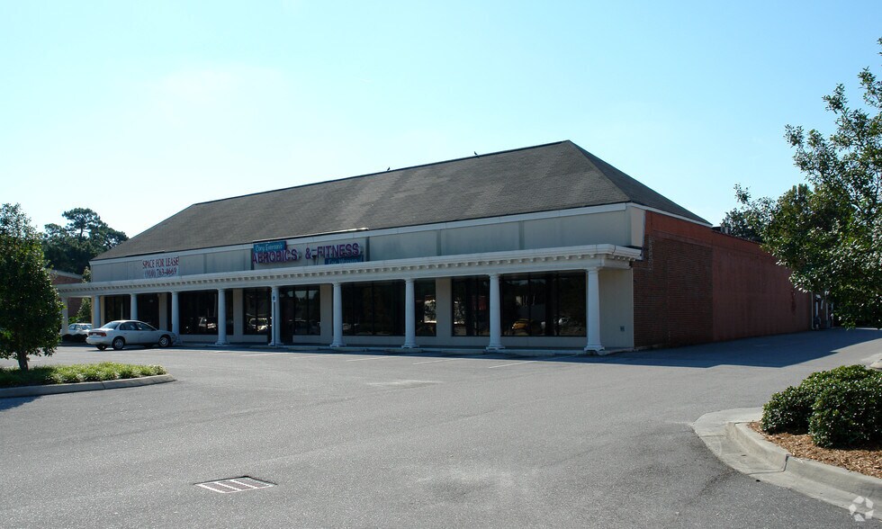Primary Photo Of 4620 Oleander Dr, Wilmington Freestanding For Lease