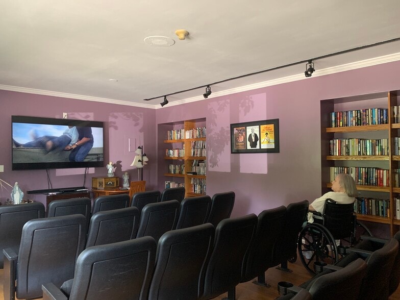 More Photos Of 4220 Saw Mill Run Blvd, Pittsburgh Assisted Living For Sale