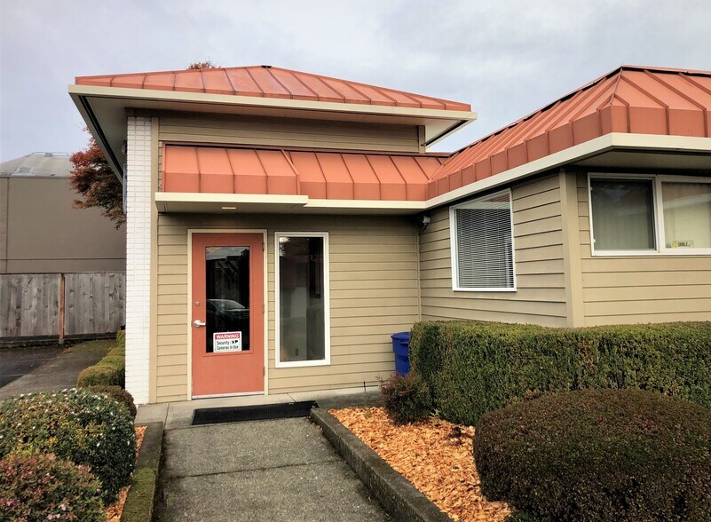 More Photos Of 19220 Mcloughlin Blvd, Gladstone Medical For Lease