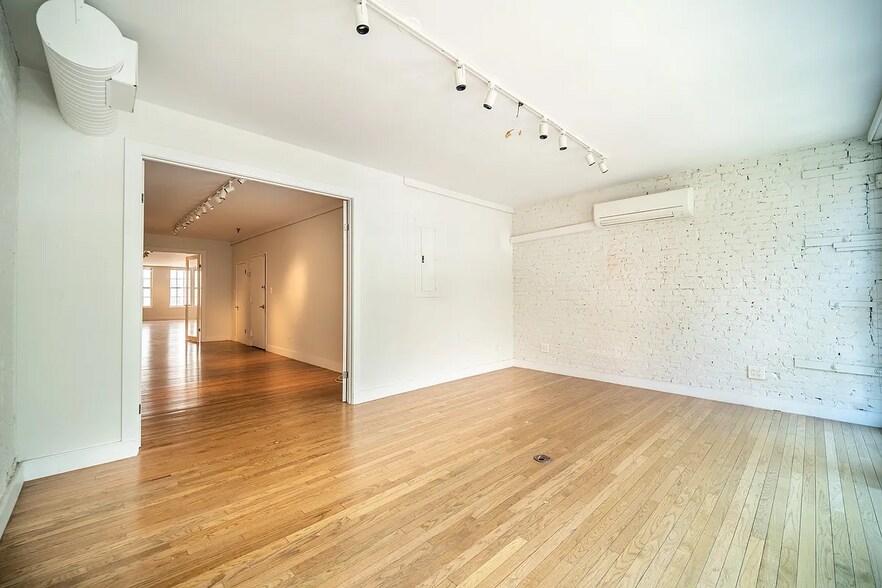 More Photos Of 111 W 17th St, New York Storefront Retail Office For Sale