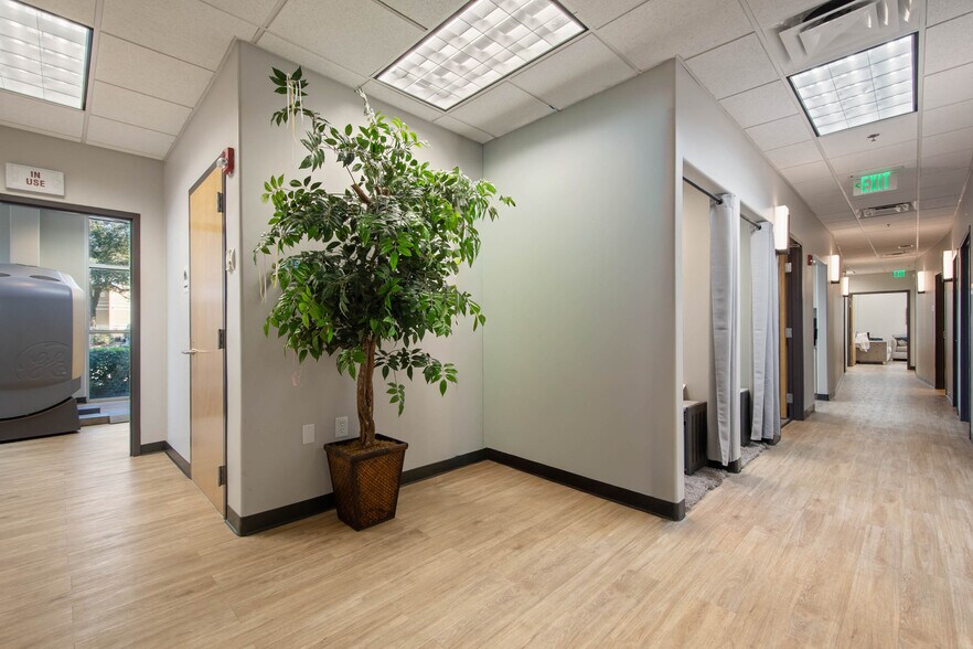 More Photos Of 9582 W Colonial Dr, Ocoee Medical For Lease