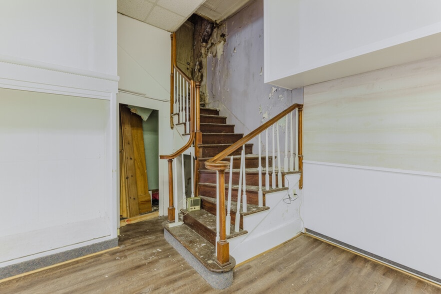 More Photos Of 217 W Lamar St, Americus General Retail For Sale