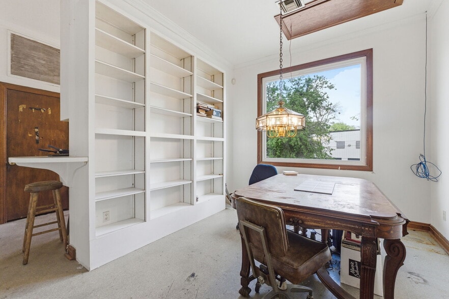 More Photos Of 2122 S Glenstone Ave, Springfield Freestanding For Sale