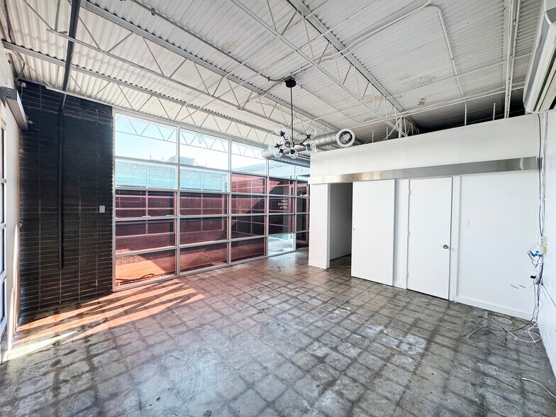More Photos Of 1121 Delano St, Houston General Retail For Lease