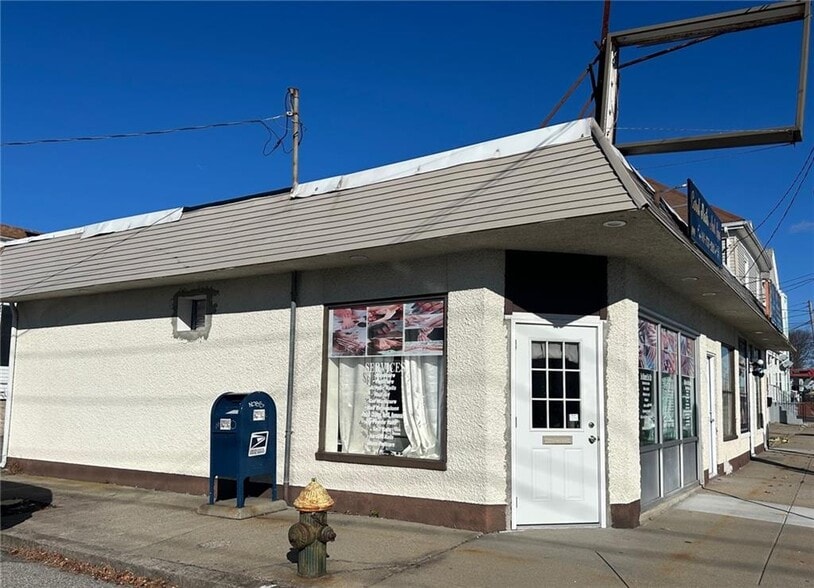 Primary Photo Of 899 Cranston St, Cranston Freestanding For Sale