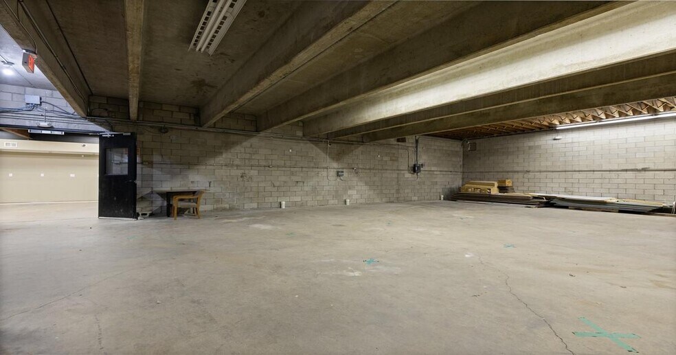 More Photos Of 200 N 13th St, Bay City Warehouse For Lease
