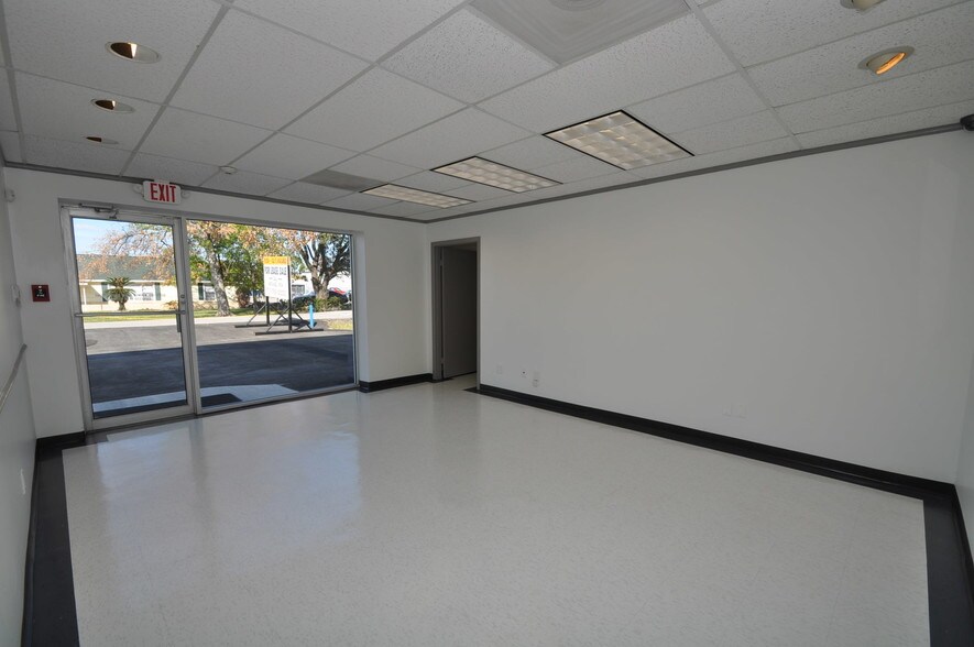 More Photos Of 5829 Beverly Hill St, Houston Warehouse For Lease