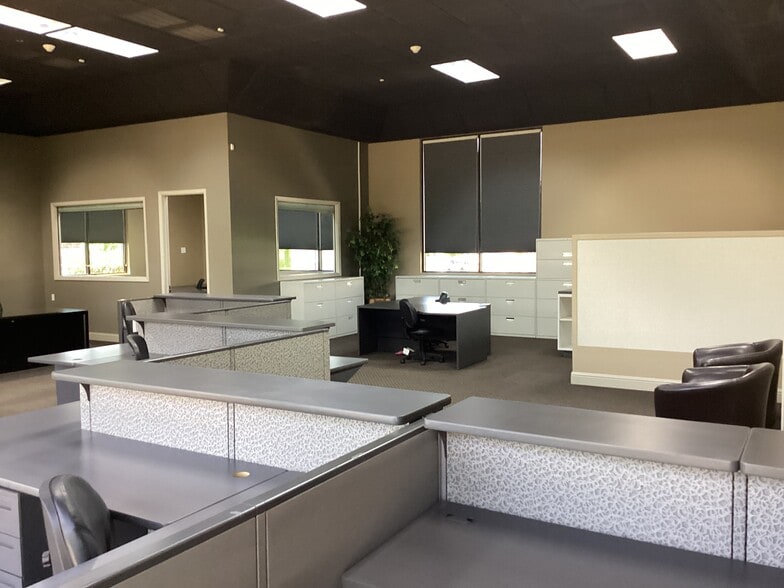 More Photos Of 635 N Plaza Dr, Visalia Office For Lease