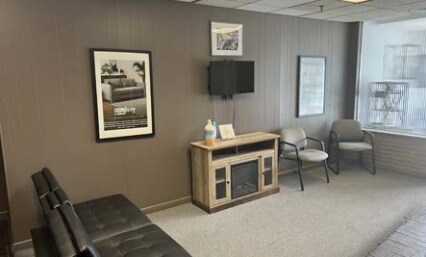 More Photos Of 458 2nd Ave, Tiffin Manufacturing For Sale